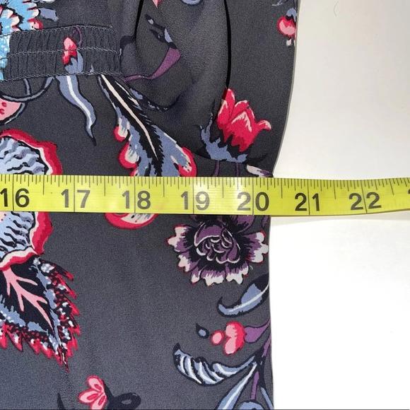 LOFT Gray & Multicolor Floral Paisley Print Ruffle Hem Blouse Medium Women’s - Picture 8 of 12
